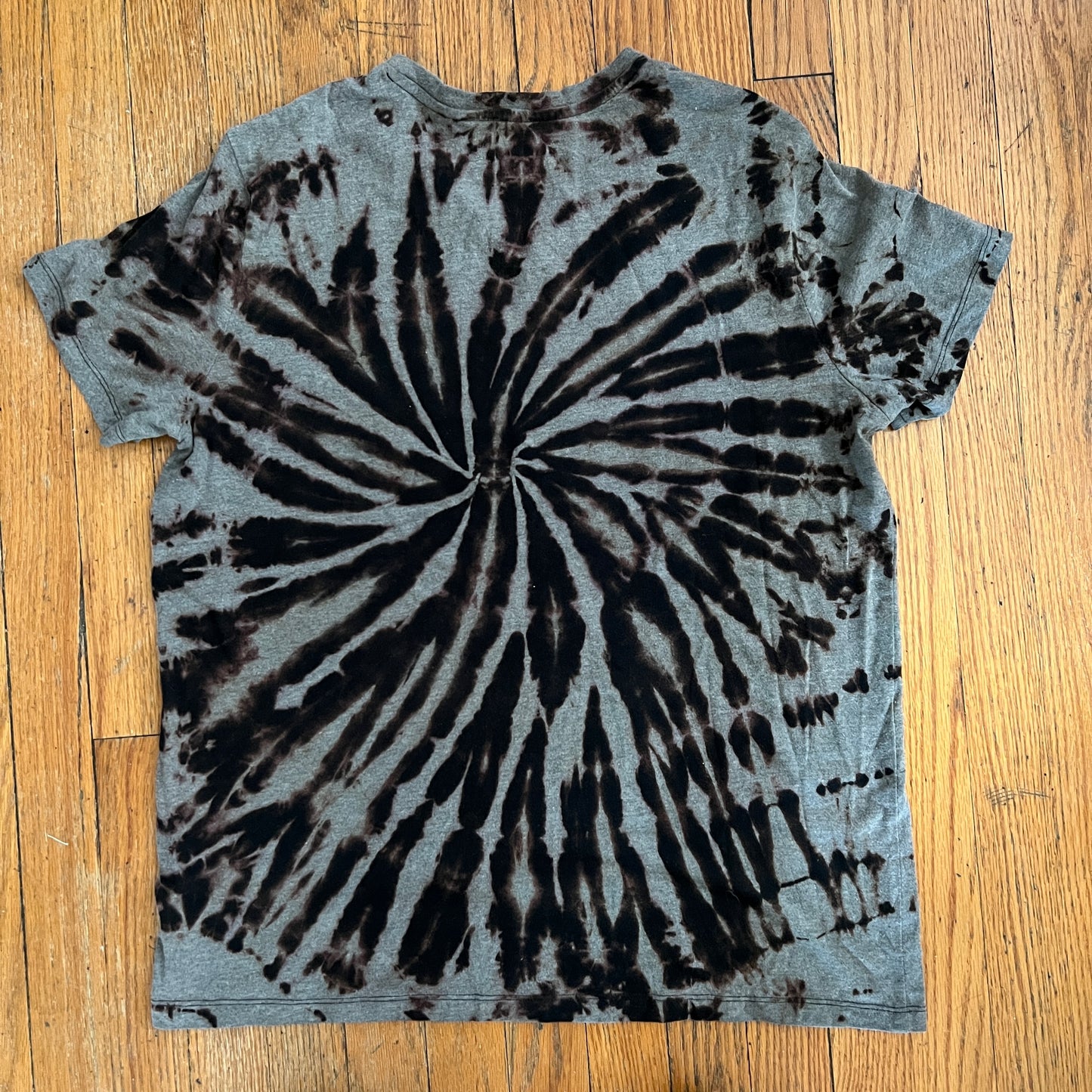 Tie Dye Tee Large Black Spiral